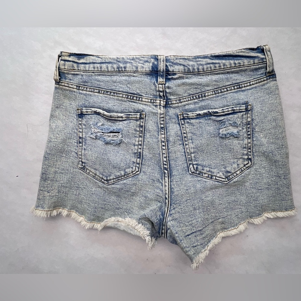 Altar'd State Light Wash Button Fly Raw Hem Boho Distressed Denim Shorts Size 31 - Picture 4 of 9